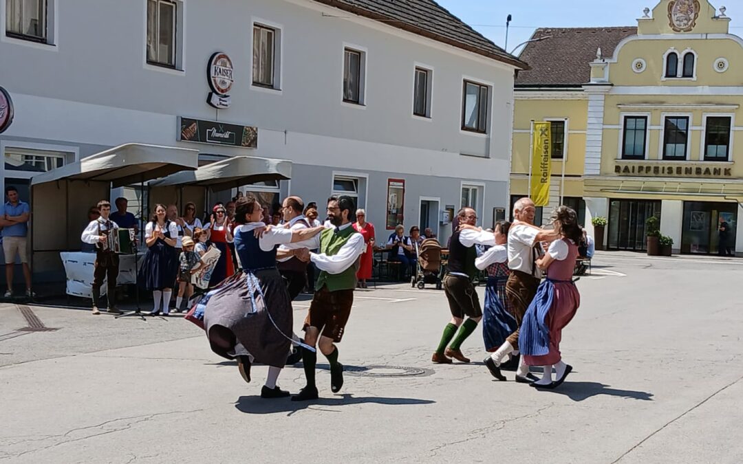 Die Wiener beim Aufhorchen!